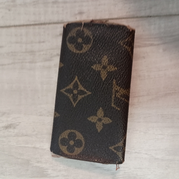 Louis Vuitton Monogram Key Case - Picture 2 of 10